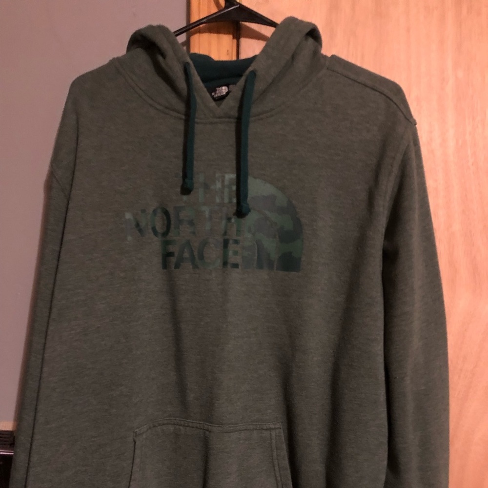 Men’s North Face hoodie